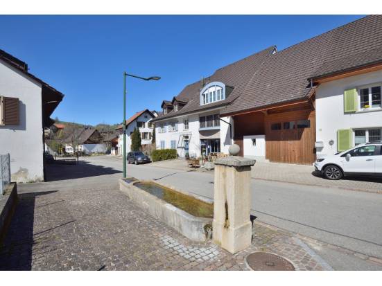 Dorfbrunnen im oberen Teil der Dorfstrasse