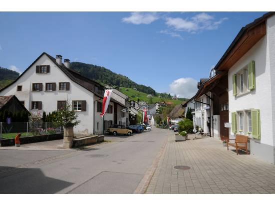 Dorfstrasse von Osten aus