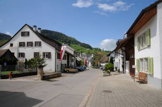 Dorfstrasse im Mai 2016